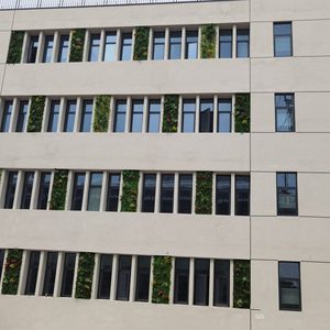 广州南综合维修工区仿真垂直绿化施工工程